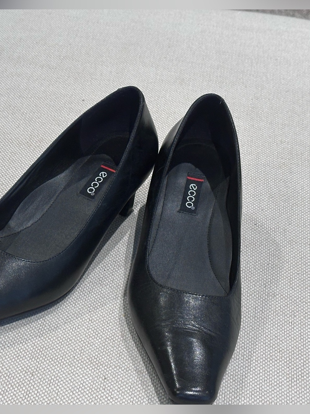 ECCO Size 39 (8) Black Leather LIKE NEW Classic Kitten Heel Pump - Picture 12 of 14